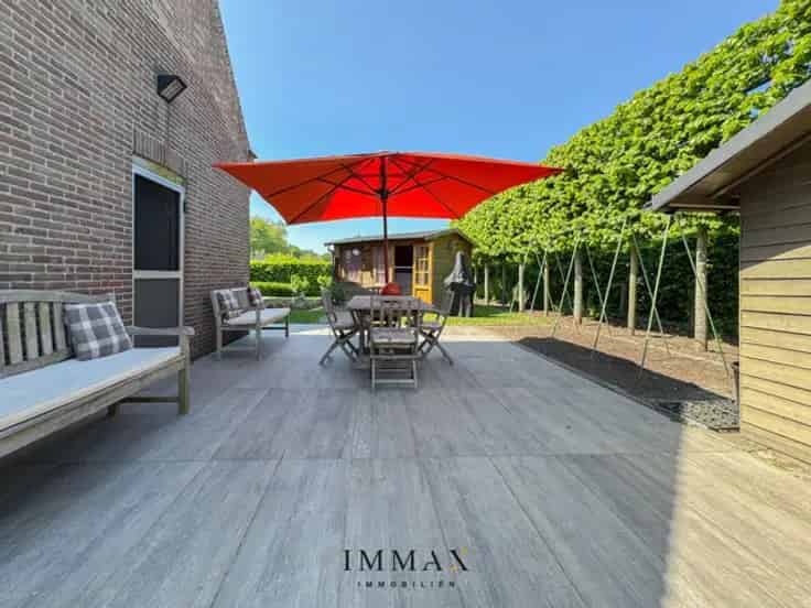Instapklare Gelijkvloerse Villa met Tuin en Garage