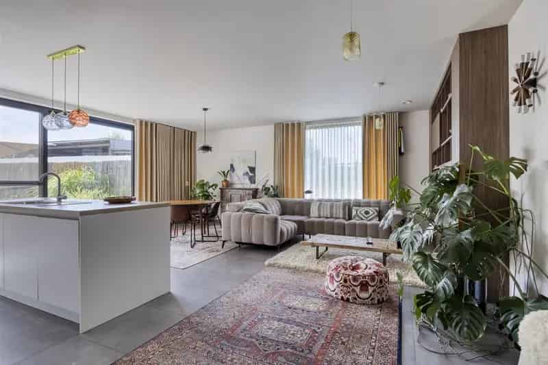 Recente Halfopen Woning met Tuin te Koop in Hoepertingen