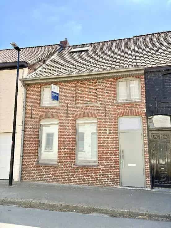 Huis Te Koop Kuurne: Gezellige woning met 4 slaapkamers en diepe tuin