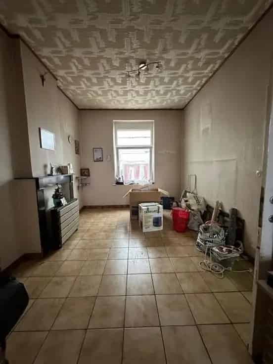 Huis te koop: 2 slaapkamers, grote zolder, te renoveren
