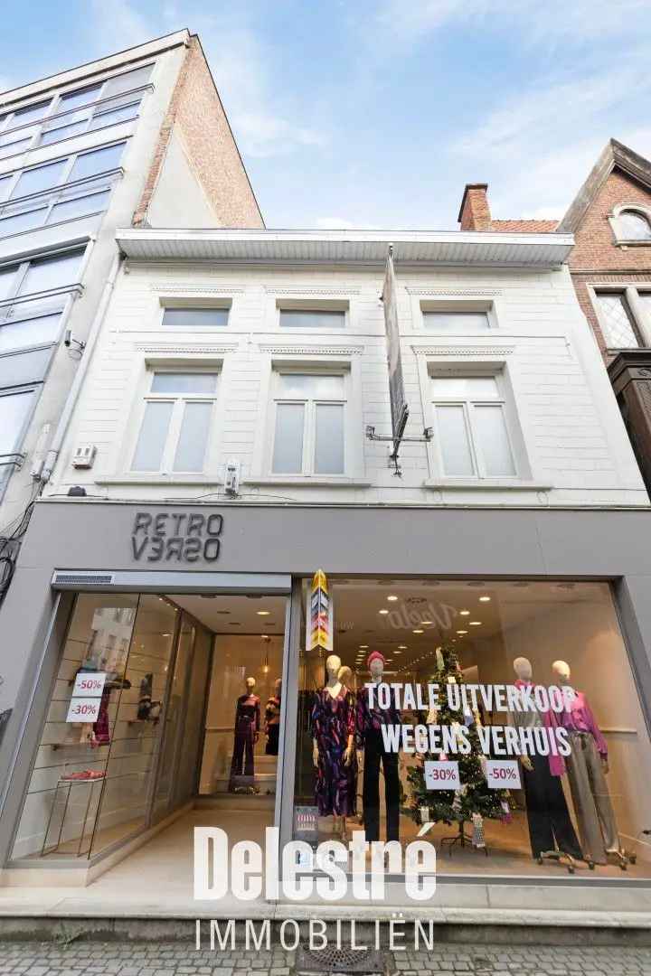 COMMERCIEEL GEBOUW IN WINKELSTRAAT CENTRUM