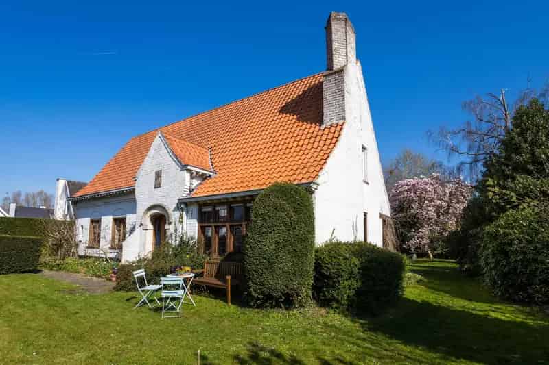 Te renoveren villa Kortrijk 4 slaapkamers grote tuin