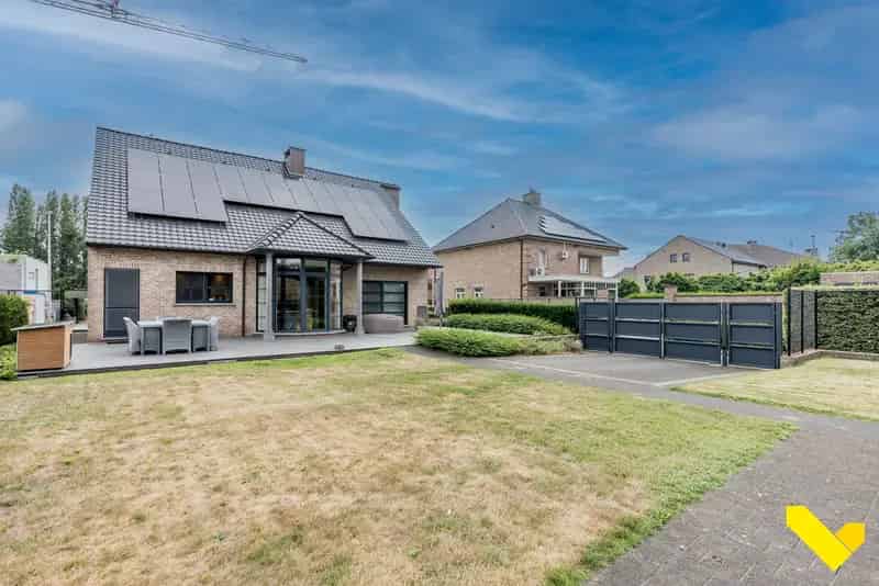Huis te koop Oostham: Ruime gezinswoning met 4 slaapkamers en grote tuin