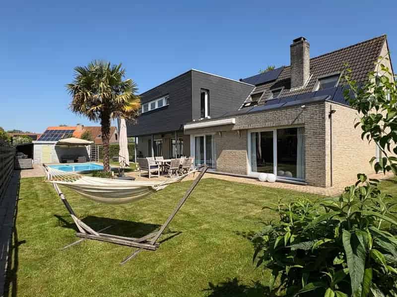 Huis te koop: 4-7 slaapkamers, tuin, zwembad
