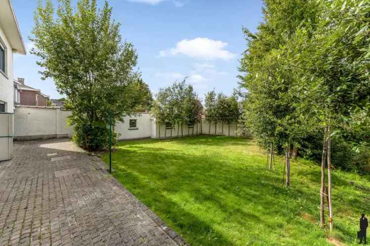 Te koop charmante villa met garage in Willebroek