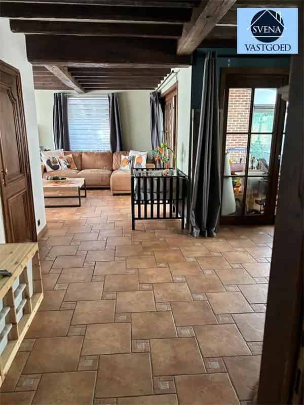 Ruime Villa met 4 slaapkamers en tuin te koop