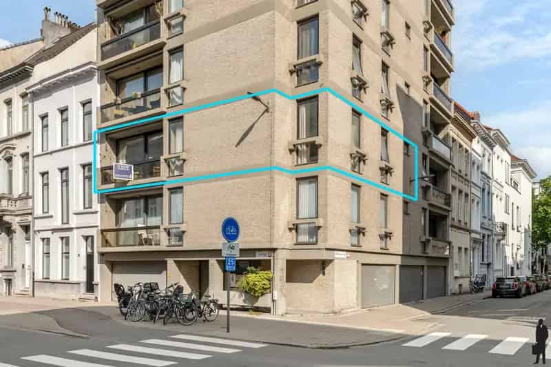 Ruim 3 Slaapkamer Appartement met Terras Toplocatie