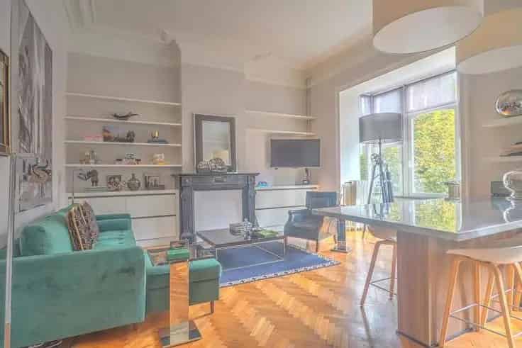 Appartement Te Koop Avenue Albert - gerenoveerd met 2 slaapkamers en terras