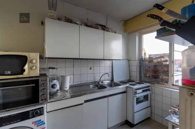 Studio te koop Borgerhout: Op te frissen appartement