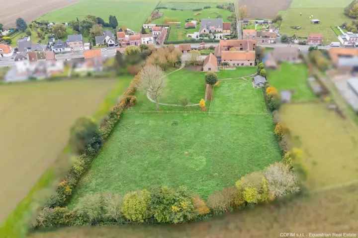 Te koop villa in Templeuve met bijzondere kenmerken en ruime tuin