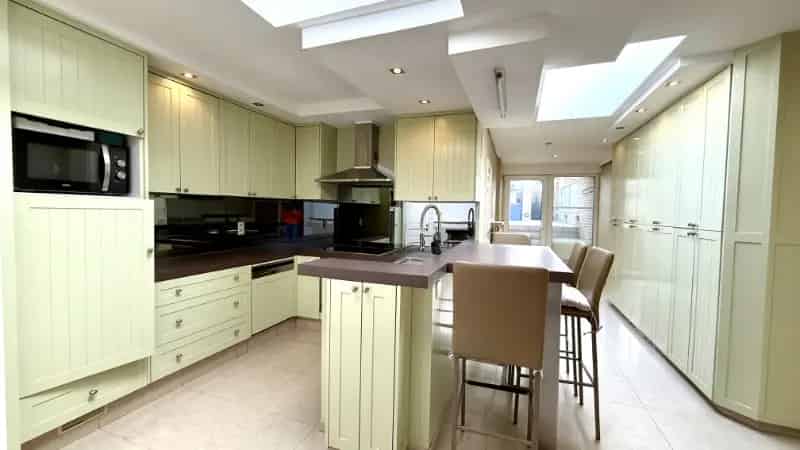 Gezellige Rijwoning 4 Kamers Garage Terras