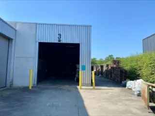 Industrie te koop Genk - Bedrijfsgebouw 2182m² Opslag Kantoor Showroom