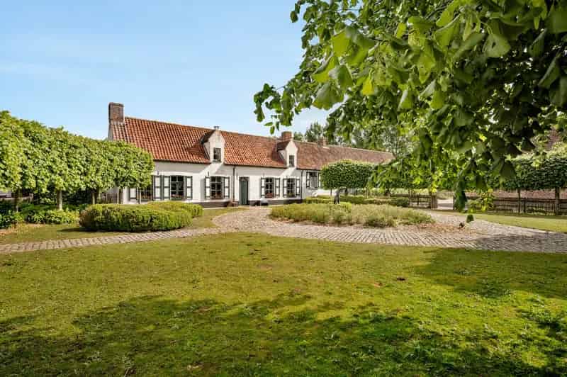 Huis te koop: Gerenoveerde hoeve met binnenpiste en paardenstallen