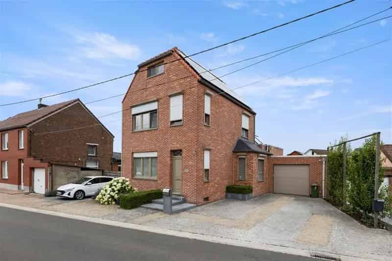 Charmante Gezinswoning Brustem Garage Zonnepanelen