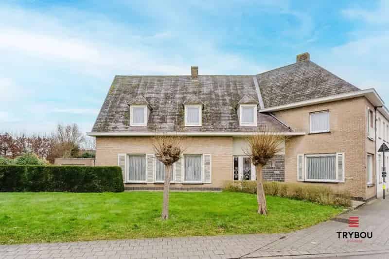 Ruime woning 573m² perceel te Merkem