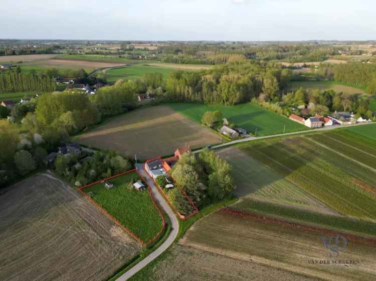 Huis te koop Nederzwalm: woning met weiland en renovatiepotentieel