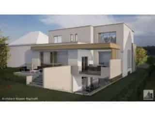 Villa te koop - Ruime woning met 3 verdiepingen en lift