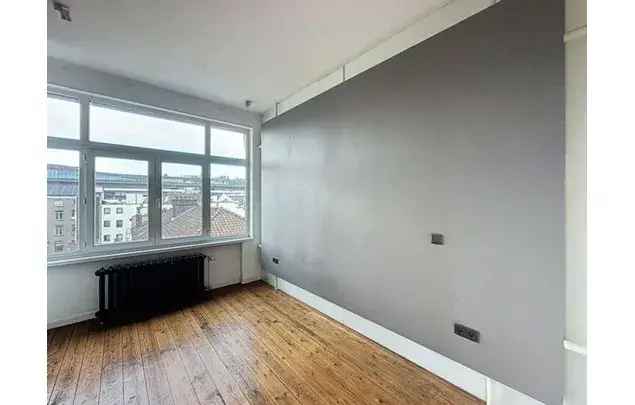 Huur 2 slaapkamer appartement van 198 m² in Brussels