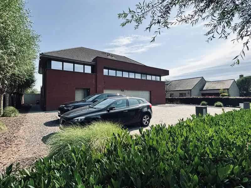 Huis te koop: 4 slaapkamers, 258m², tuin, garage, airco