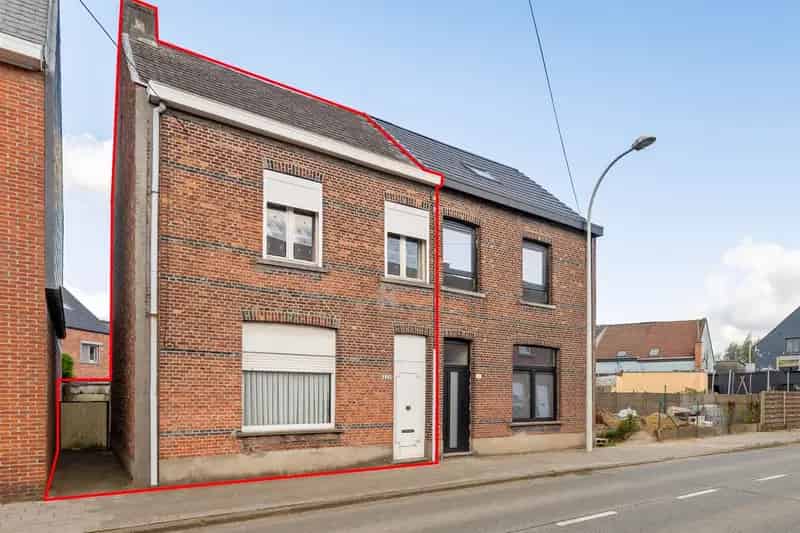 Te renoveren woning met veel potentieel in Reet