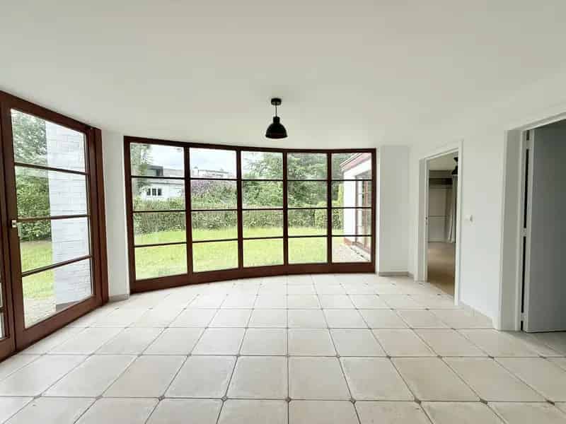 Ruime Gelijkvloerse Villa te Oudergem Nabij Hermann Debroux