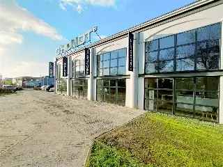 Handelspand te Huur Waver 415m² Showroom Parkeerplaatsen Terras