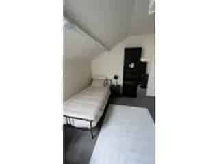 Appartement in medehuur Elsene - Ruime kamer met mezzanine