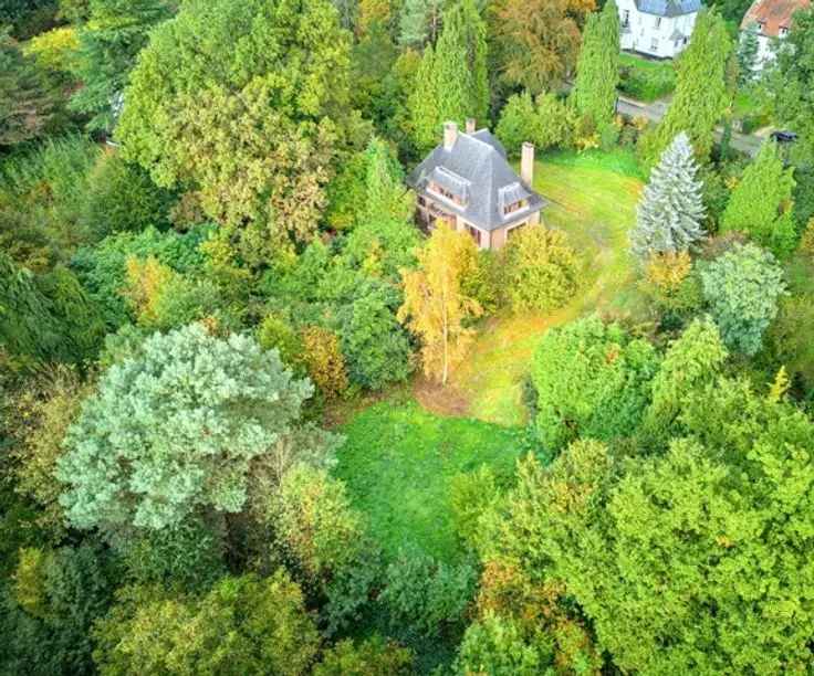 Villa kopen in Ukkel met ruime tuin en mogelijkheden