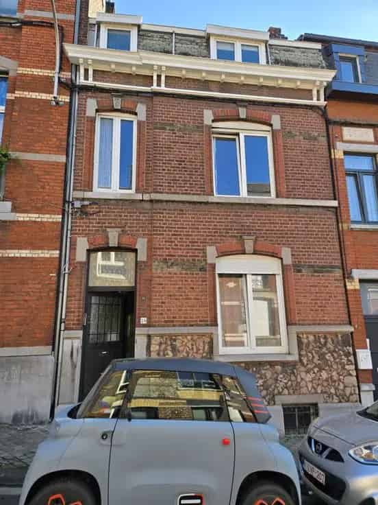 Huis te koop: 5 slaapkamers, 2 badkamers, renovatieproject