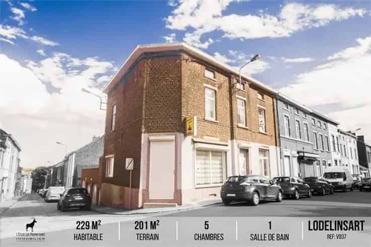 Groot Familiehuis te Koop in Lodelinsart 5 slaapkamers