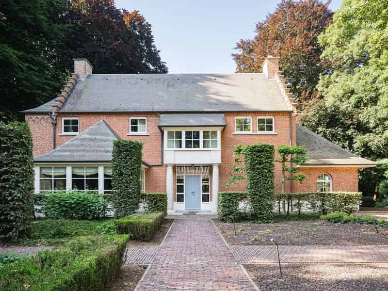 Landhuis Sombeke: Erfgoed met Atelier en Paardenstallen