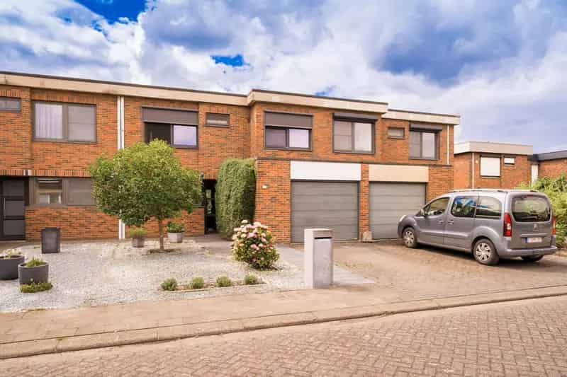 Ruime Instapklare Woning met Prachtige Tuin te Huur