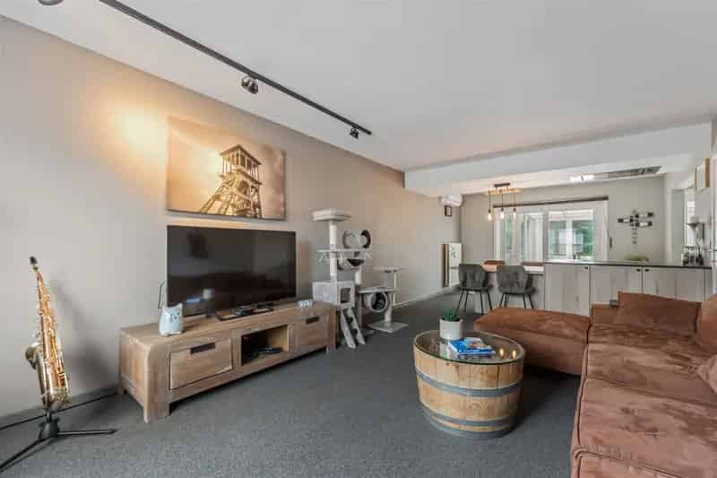 Ruim 2 Slaapkamer Appartement te Koop in Stal Beringen