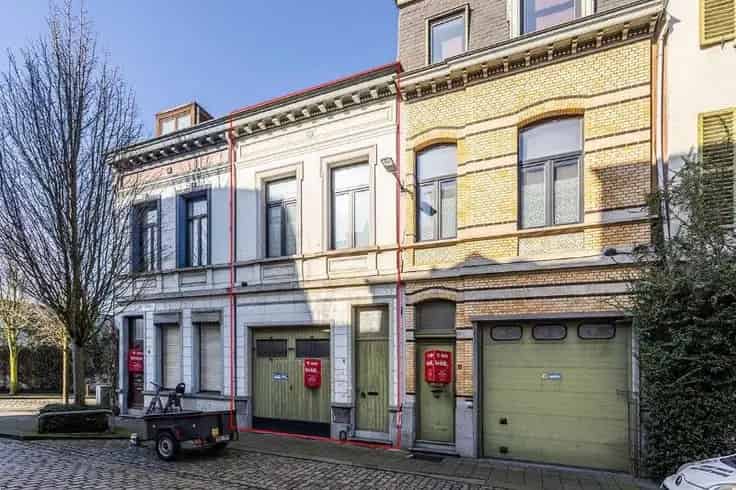 Huis Te Koop Berchem Nabij Station Renovatieplicht