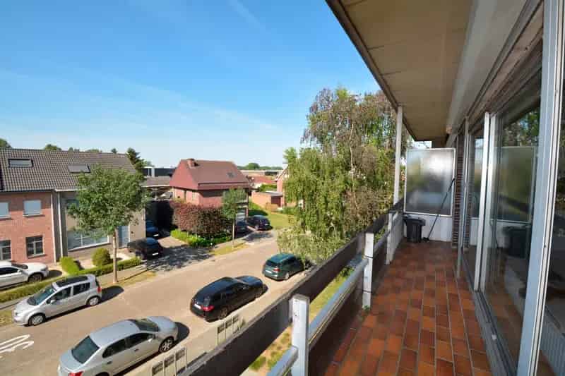 Appartement 2 slaapkamers Ranst Garage Te moderniseren