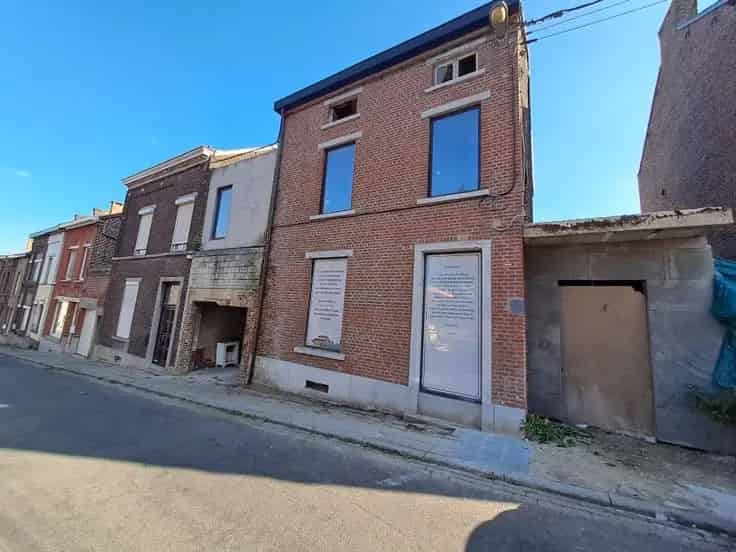 Huis te renoveren Lodelinsart Nabij ziekenhuis en luchthaven