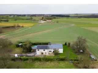 Villa te koop met zwembad en panoramisch uitzicht in Ottignies