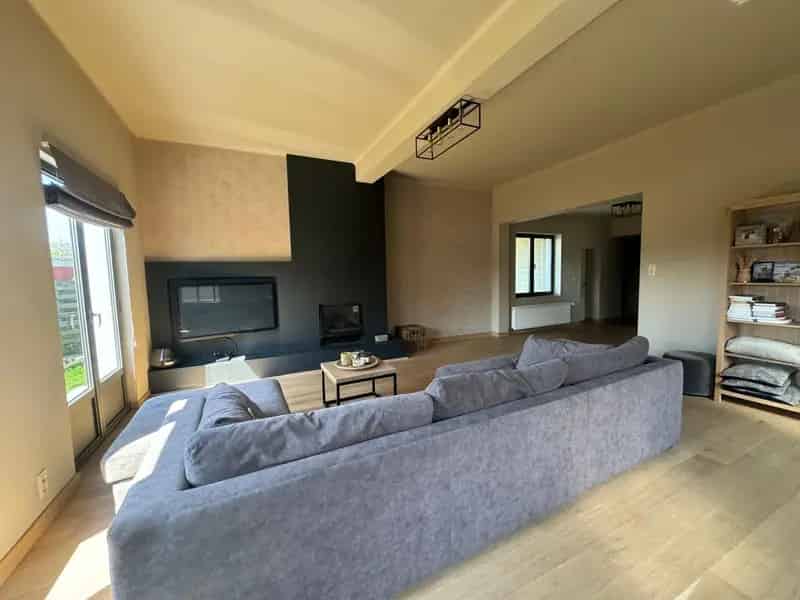 Gerenoveerde woning met zwembad te huur