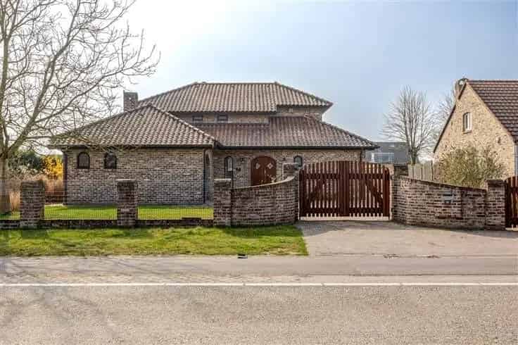 Huis Te Koop Zuid: Stijlvolle Woning met Bijgebouw