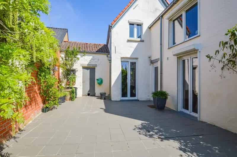 Charmante Rijwoning Aartrijke Centrum
