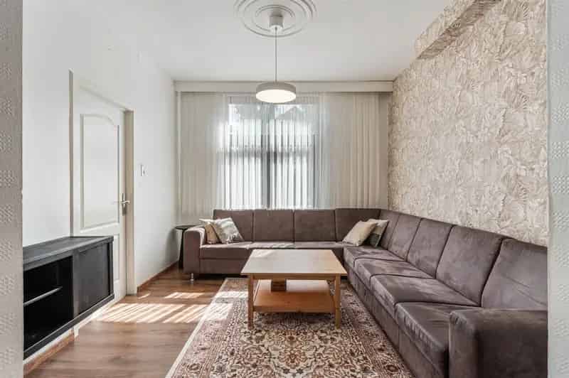 Rijwoning met 4 slaapkamers en tuin!