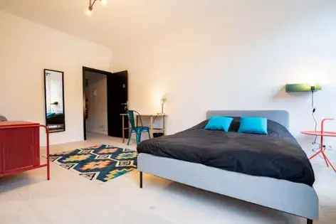 8 Slaapkamers 7 Badkamers 316m² Eigentijds Huis te huur