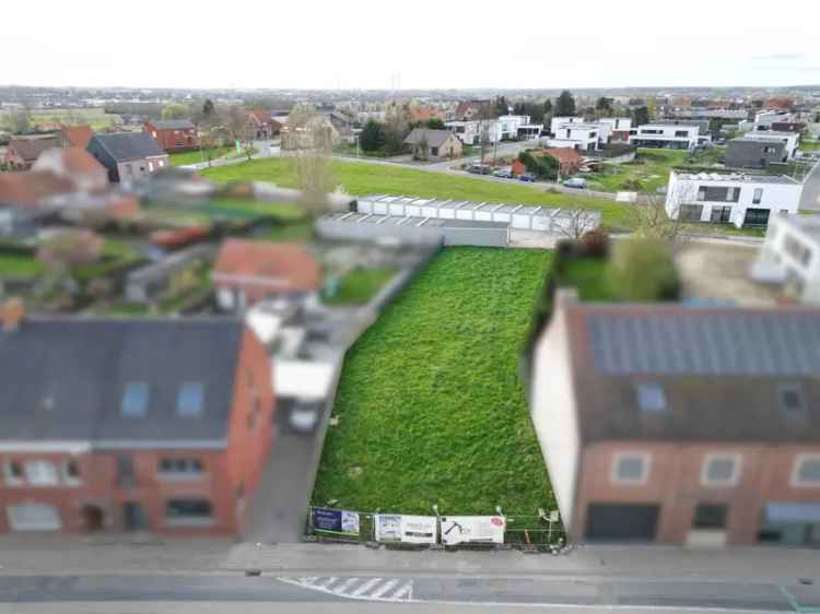 Moderne halfopen gezinswoning met carport