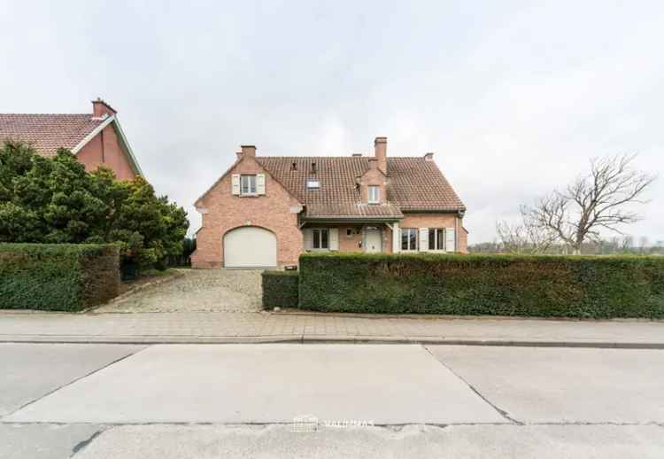 Ruime en energiezuinige villa met mooie tuin en garage...