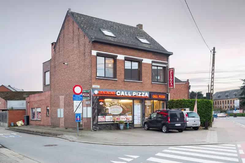 Handelspand met Duplex Appartement en Garage te koop