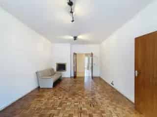 Gelijkvloersappartement te renoveren Ukkel