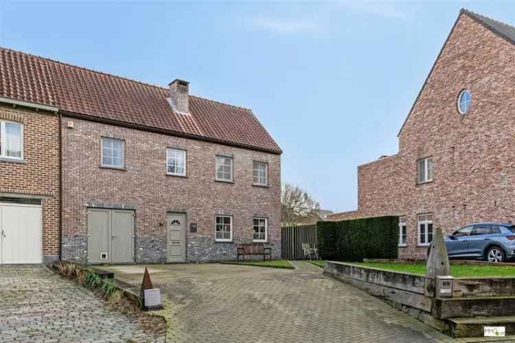 Huis te koop pastorijwoning in Boom met 4 slaapkamers en tuin