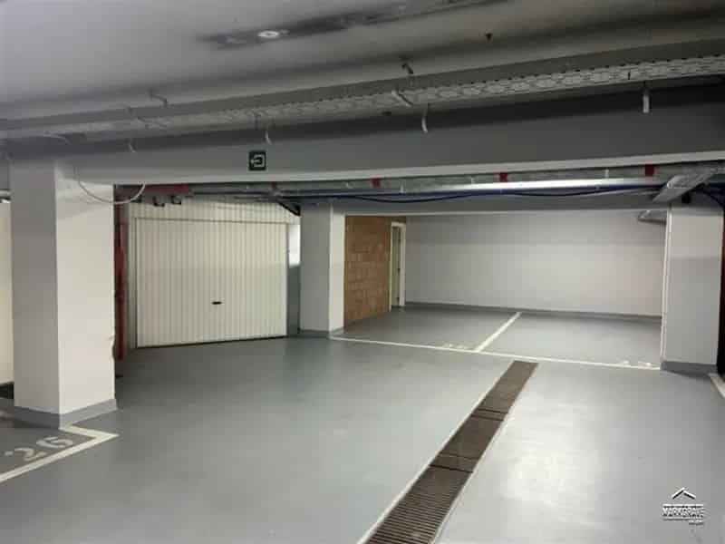 Garagebox te koop - Ruime afgesloten garage 10m2
