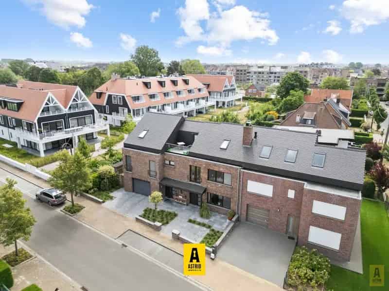 Huis te koop De Haan: Ruime dokterswoning nabij strand