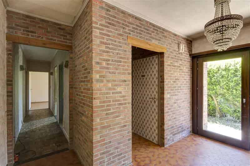 Huis te koop: Te renoveren woning in groene omgeving